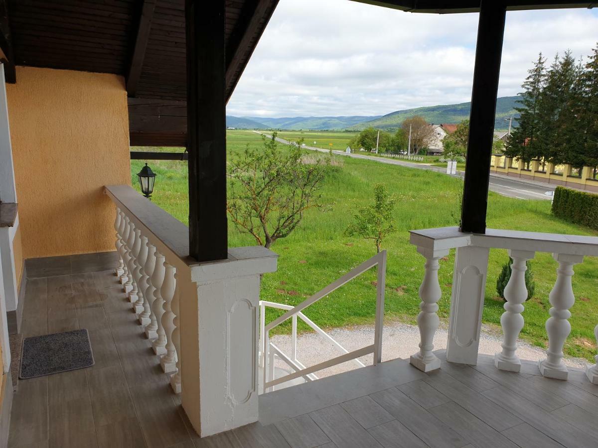 Apartman Majetic Оточац Экстерьер фото