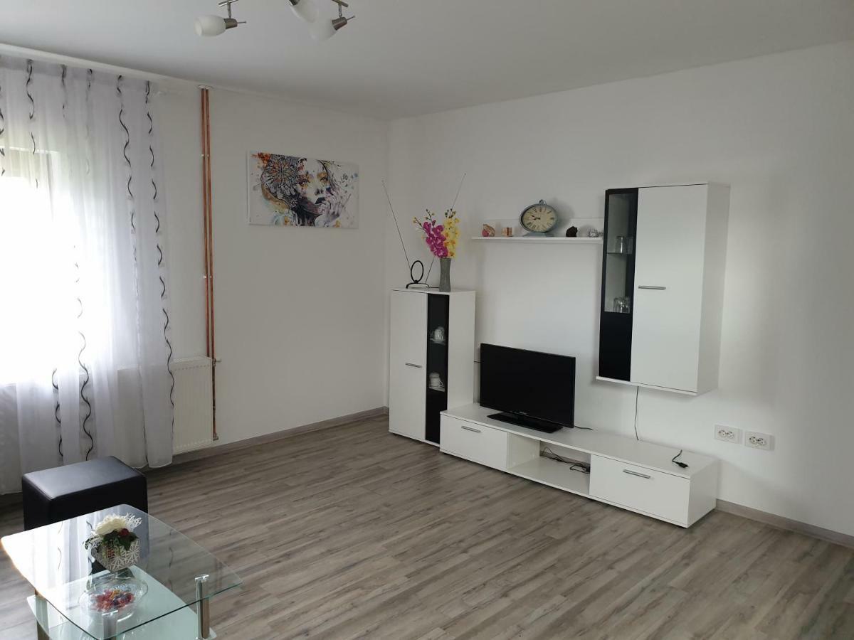 Apartman Majetic Оточац Экстерьер фото